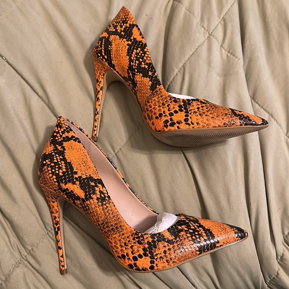 Aldo Black and orange snake print pumps - Picture 5 of 8